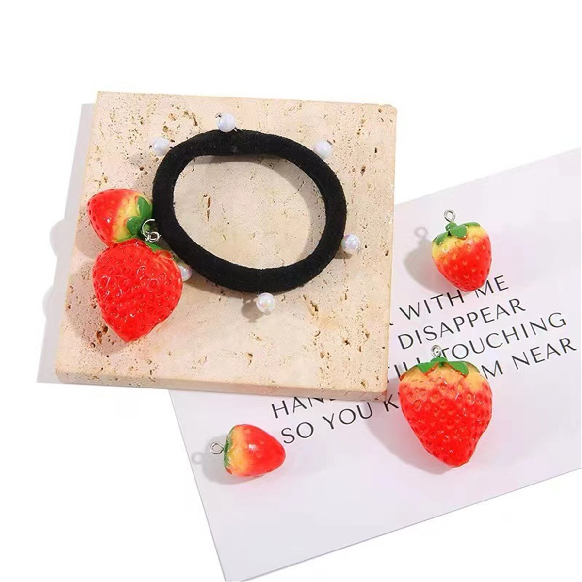 SG04 Cute 5pcs Strawberry Frui - Resin Art Necklace recension och pris